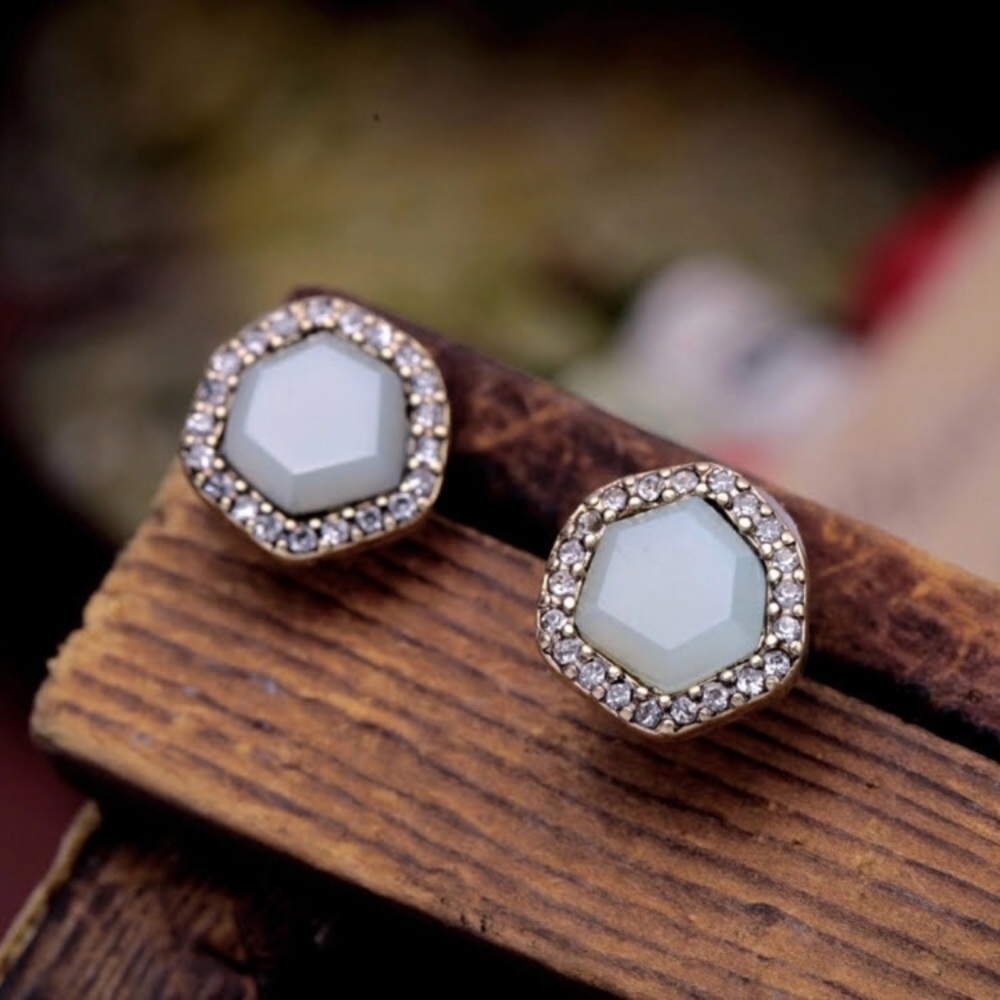 Blue stone stud earrings - Picture 4 of 4